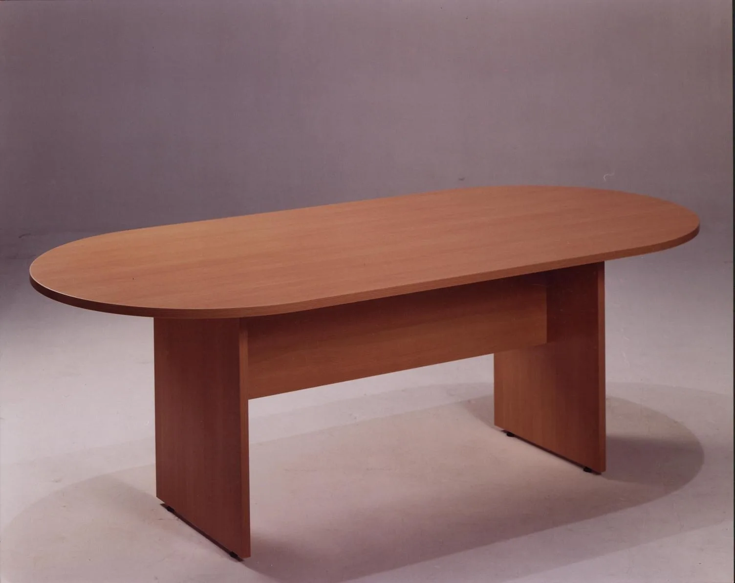 Mesa de reunión oval